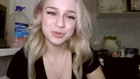 Snapshot of barbie___girl chatting on February 24, 7:01 pm barbie___girl online show from February 24, 7:01 pm