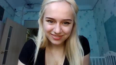 Snapshot of barbie___girl chatting on March 15, 8:42 am barbie___girl online show from March 15, 8:42 am