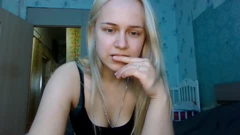 Snapshot of barbie___girl chatting on April 5, 8:22 am barbie___girl online show from April 5, 8:22 am