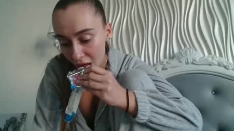 Snapshot of barbie_giirls_ chatting on April 6, 1:56 pm Kate online show from April 6, 1:56 pm