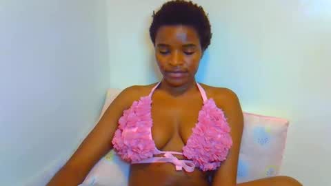 Snapshot of barbie_queen17 chatting on March 29, 10:54 pm VEE online show from March 29, 10:54 pm