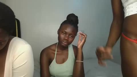 Snapshot of barbie_queen2 chatting on September 25, 1:20 am queen online show from September 25, 1:20 am