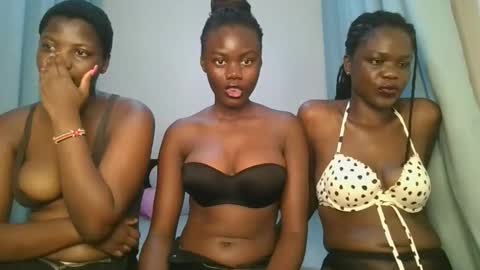 Snapshot of barbie_queen2 chatting on September 30, 1:21 am queen online show from September 30, 1:21 am