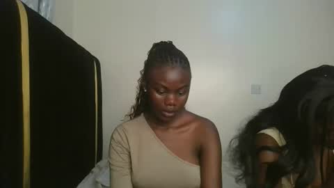 Snapshot of barbie_queen2 chatting on October 12, 1:04 am queen online show from October 12, 1:04 am