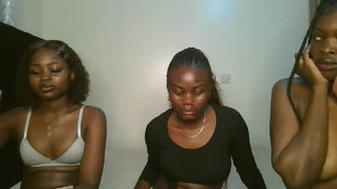 Snapshot of barbie_queen2 chatting on October 20, 8:09 pm queen online show from October 20, 8:09 pm