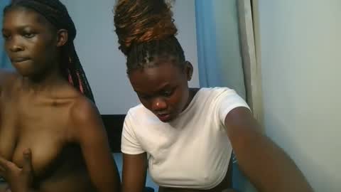 Snapshot of barbie_queen2 chatting on October 30, 11:27 pm queen online show from October 30, 11:27 pm