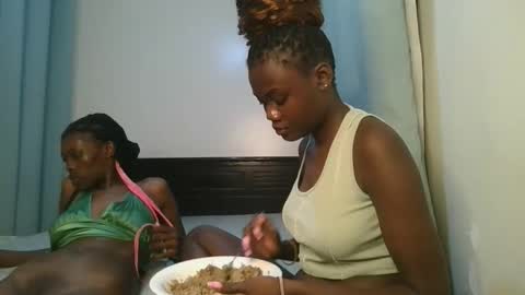 Snapshot of barbie_queen2 chatting on October 31, 11:39 pm queen online show from October 31, 11:39 pm