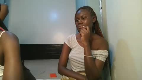 queen online show from November 12, 1:22 pm