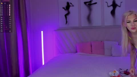 Snapshot of barbielina_ chatting on January 28, 9:08 pm  Emma online show from January 28, 9:08 pm