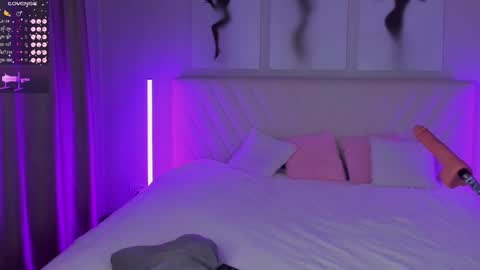 Snapshot of barbielina_ chatting on February 3, 9:39 pm  Emma online show from February 3, 9:39 pm