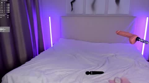 Snapshot of barbielina_ chatting on October 6, 9:23 pm  Emma online show from October 6, 9:23 pm