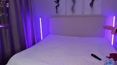 Snapshot of barbielina_ chatting on October 19, 9:04 pm  Emma online show from October 19, 9:04 pm