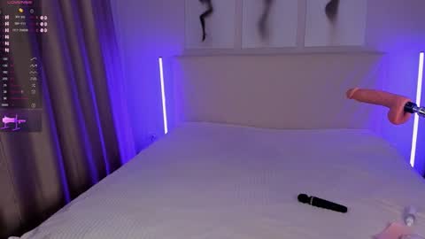 Snapshot of barbielina_ chatting on October 26, 7:53 pm  Emma online show from October 26, 7:53 pm