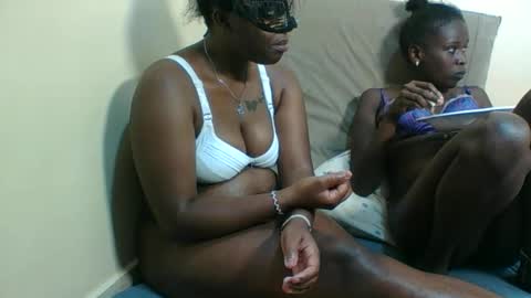 Snapshot of barbies_girles chatting on January 6, 7:28 pm barbies_girles online show from January 6, 7:28 pm