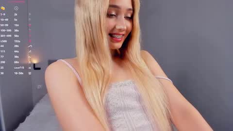 Mia online show from May 18, 4:57 pm