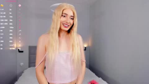 Mia online show from May 30, 2:47 pm
