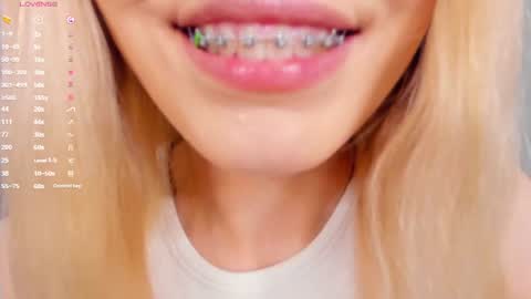 Mia online show from June 8, 2:17 pm