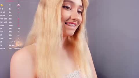 Mia online show from June 9, 2:17 pm