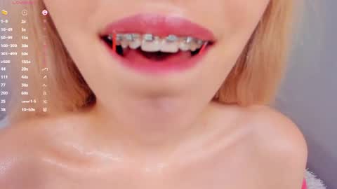 Mia online show from June 12, 2:16 pm
