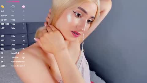 Mia online show from June 30, 2:29 pm