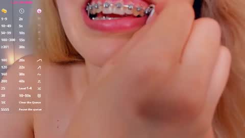 Mia online show from July 4, 2:12 pm
