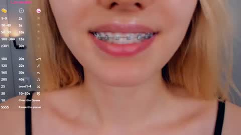 Mia online show from July 9, 2:32 pm