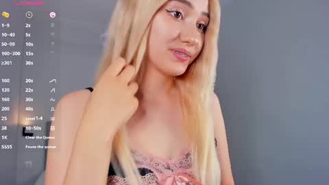 Mia online show from July 12, 2:08 pm