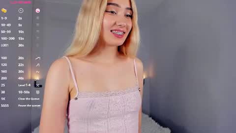 Mia online show from July 13, 2:20 pm