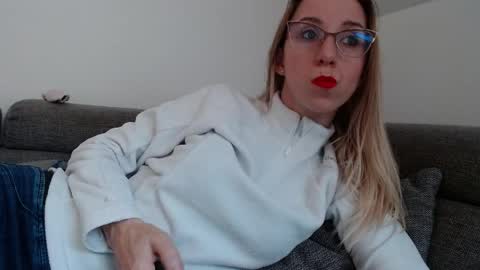 Snapshot of barelylegalblondy chatting on April 16, 4:19 pm Lena online show from April 16, 4:19 pm