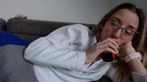 Snapshot of barelylegalblondy chatting on April 17, 9:23 am Lena online show from April 17, 9:23 am