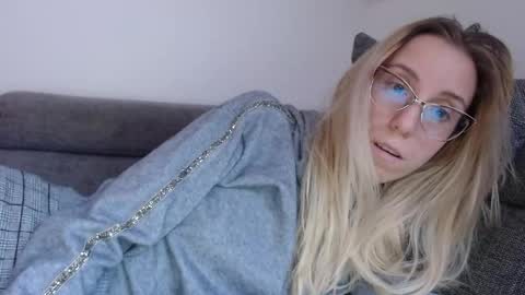 Snapshot of barelylegalblondy chatting on April 20, 5:37 pm Lena online show from April 20, 5:37 pm