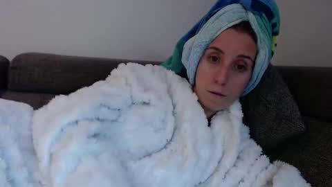 Snapshot of barelylegalblondy chatting on April 23, 5:15 pm Lena online show from April 23, 5:15 pm
