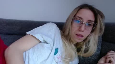 Snapshot of barelylegalblondy chatting on April 24, 7:11 am Lena online show from April 24, 7:11 am