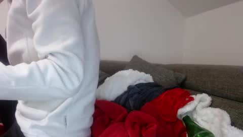 Snapshot of barelylegalblondy chatting on May 5, 6:27 pm Lena online show from May 5, 6:27 pm
