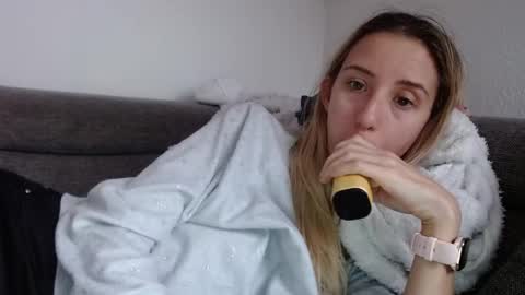 Snapshot of barelylegalblondy chatting on May 6, 8:19 am Lena online show from May 6, 8:19 am