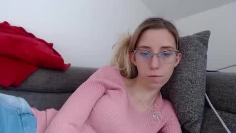 Snapshot of barelylegalblondy chatting on May 8, 4:01 pm Lena online show from May 8, 4:01 pm