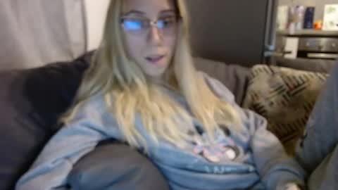 Snapshot of barelylegalblondy chatting on May 13, 5:21 pm Lena online show from May 13, 5:21 pm