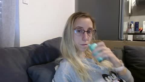 Snapshot of barelylegalblondy chatting on May 14, 7:15 am Lena online show from May 14, 7:15 am
