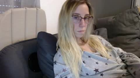 Snapshot of barelylegalblondy chatting on May 19, 5:30 pm Lena online show from May 19, 5:30 pm