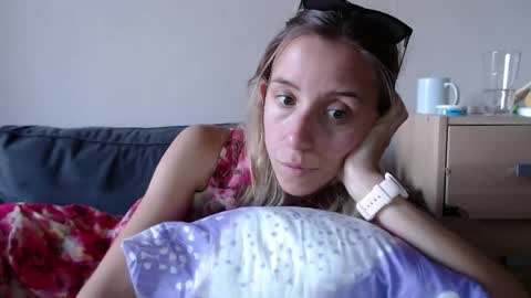 Snapshot of barelylegalblondy chatting on June 8, 6:08 pm Lena online show from June 8, 6:08 pm