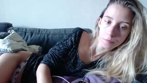 Snapshot of barelylegalblondy chatting on June 11, 9:51 am Lena online show from June 11, 9:51 am