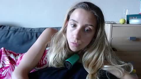 Snapshot of barelylegalblondy chatting on June 24, 6:45 am Lena online show from June 24, 6:45 am