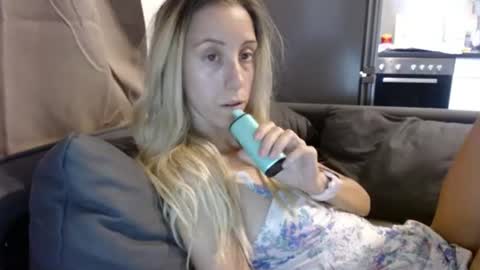 Snapshot of barelylegalblondy chatting on June 29, 5:02 pm Lena online show from June 29, 5:02 pm