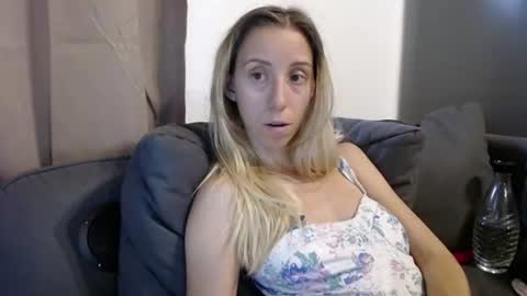Snapshot of barelylegalblondy chatting on July 2, 5:19 pm Lena online show from July 2, 5:19 pm