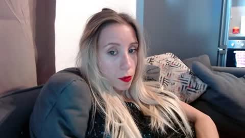 Snapshot of barelylegalblondy chatting on July 3, 4:46 pm Lena online show from July 3, 4:46 pm