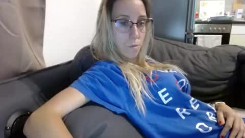 Snapshot of barelylegalblondy chatting on July 12, 4:09 pm Lena online show from July 12, 4:09 pm