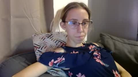Snapshot of barelylegalblondy chatting on July 16, 4:35 pm Lena online show from July 16, 4:35 pm