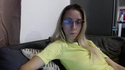 Snapshot of barelylegalblondy chatting on July 19, 7:39 pm Lena online show from July 19, 7:39 pm