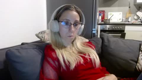 Snapshot of barelylegalblondy chatting on July 20, 10:34 pm Lena online show from July 20, 10:34 pm