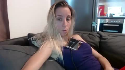 Snapshot of barelylegalblondy chatting on July 21, 5:59 pm Lena online show from July 21, 5:59 pm